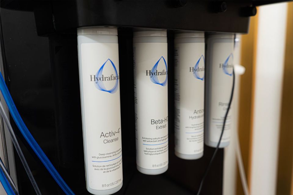 Séra Hydrafacial pripravené na ošetrenie pleti